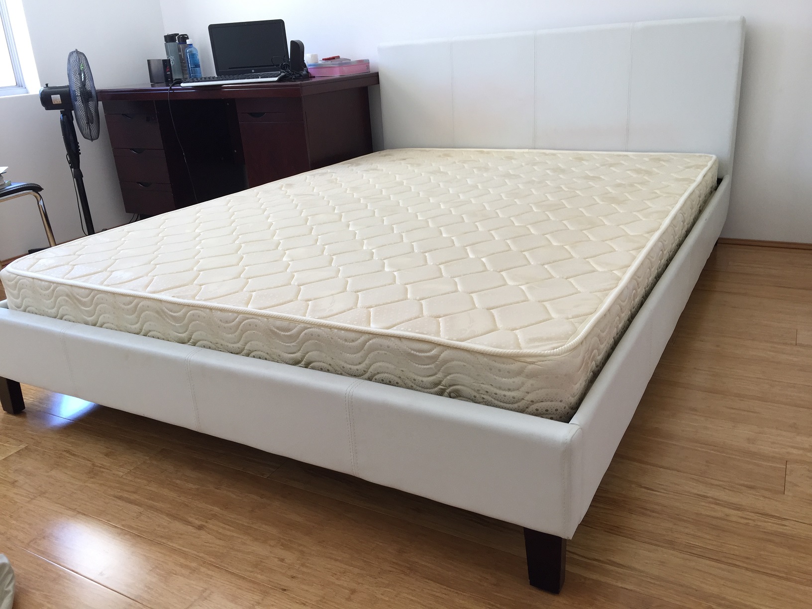 9Queen size bed $150