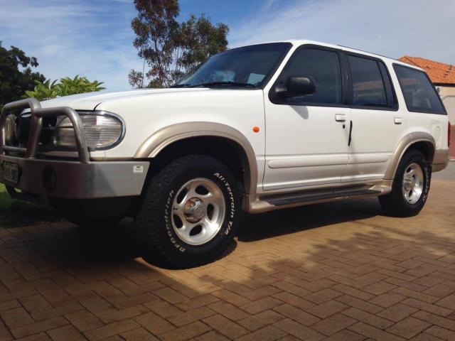  2000Ford Explorer