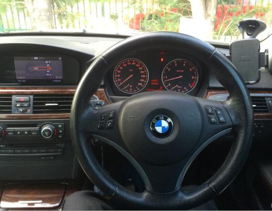 09BMW320i