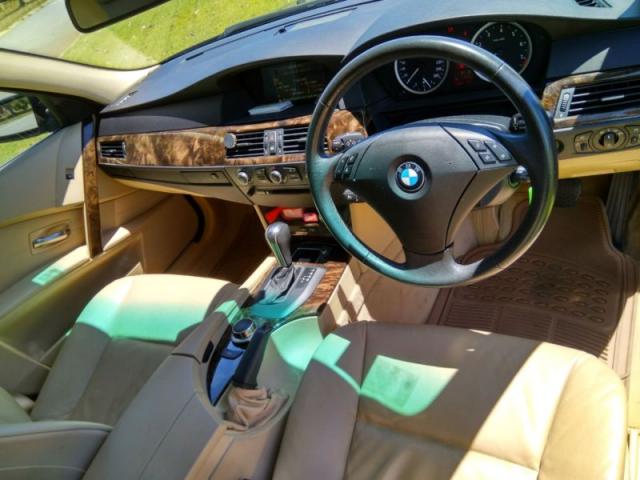 2006 BMW 530i luxury car
