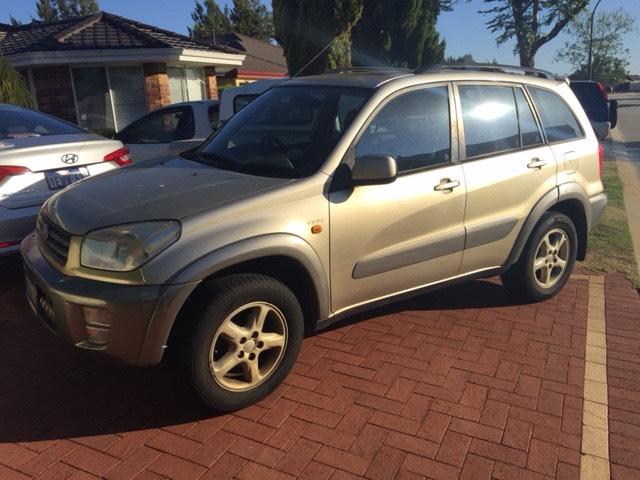 2002 Toyota RAV4 Զ4