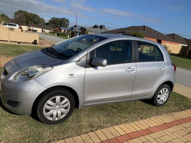 2010 Toyota yaris ֶ͹