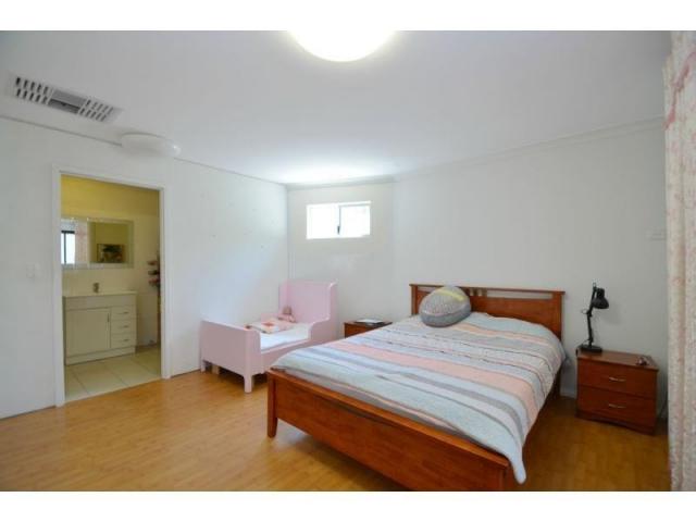 48 Leach Hwy Wilson-HE071